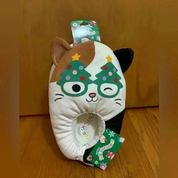 Squishmallows Other - Squishmallows Christmas Cam the Cat Slippers Size 4/5 NWT